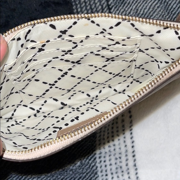 Preloved Kate Spade wristlet in rose gold - Picture 5 of 5